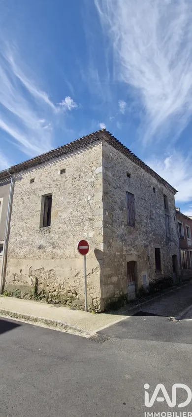 Building in Gensac (33890)