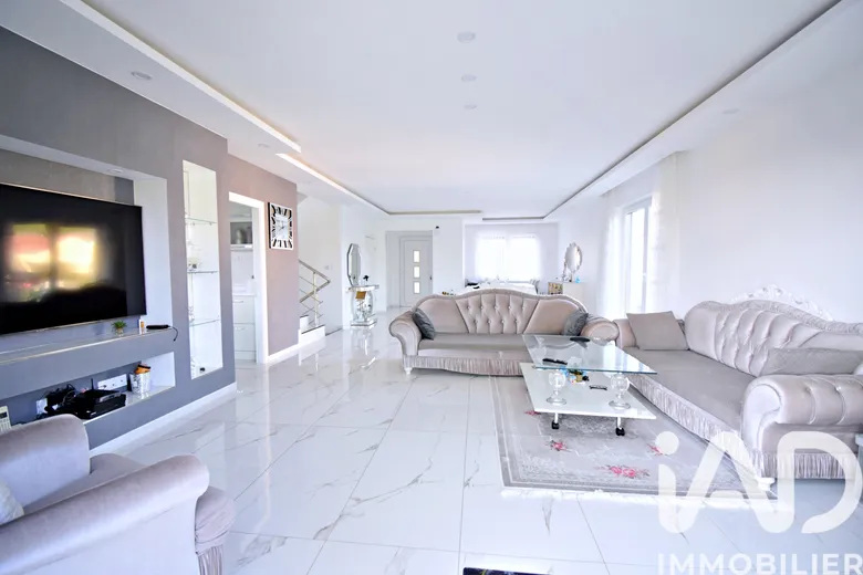 Maison 8 pièces 211 m² · à Hayange · 211 m² · 550 000 €