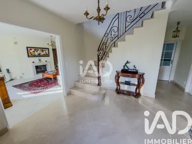 Mansion in Lamorlaye (60260)