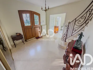 Mansion in Lamorlaye (60260)