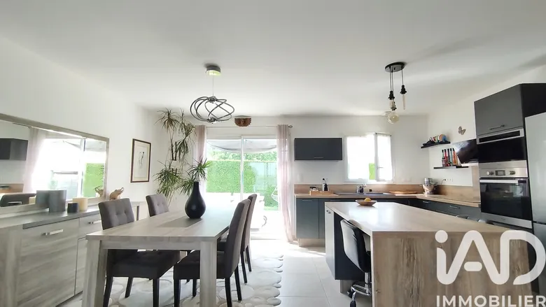 Maison 6 pièces 112 m² · à Menneval · 112 m² · 309 000 €