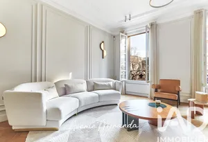 Apartment in Paris (75016)