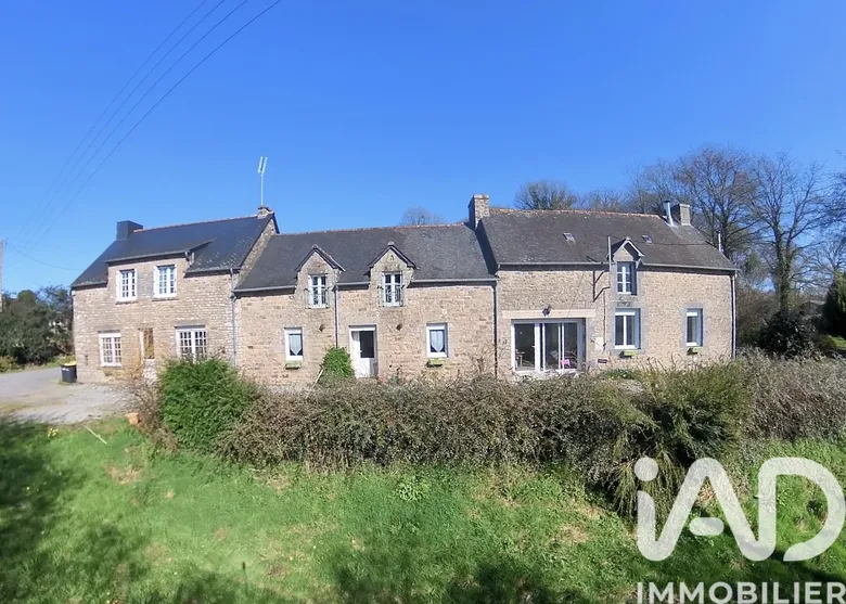 Maison 11 pièces 215 m² · au Mené · 215 m² · 279 000 €