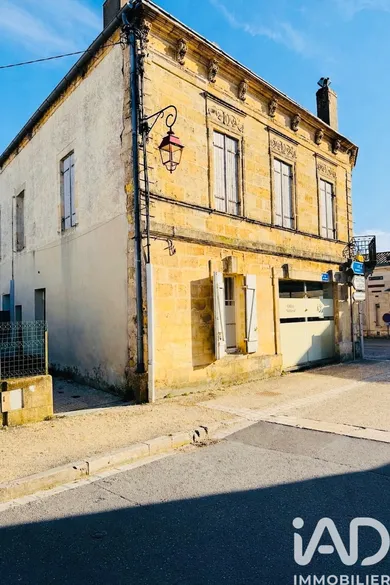 Immeuble à Montagne (33570)
