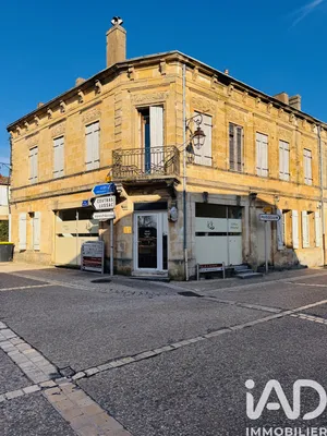 Building in Montagne (33570)
