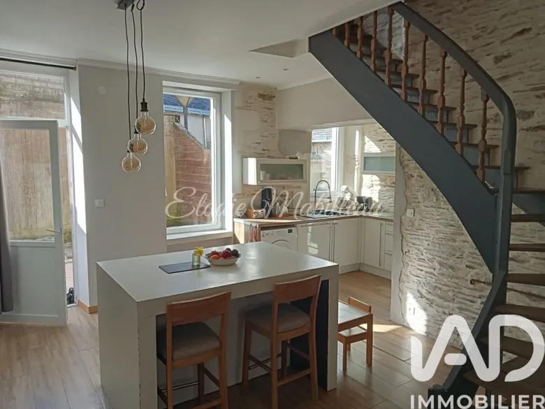 Maison 5 pièces 125 m² · à Saint-Clément-de-la-Place · 125 m² · 277 000 €