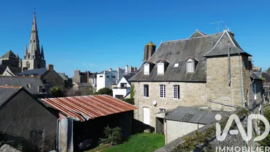 Building in Guingamp (22200)