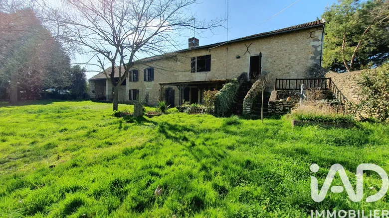 Maison 7 pièces 182 m² · à Montreuil-Bellay · 182 m² · 240 000 €