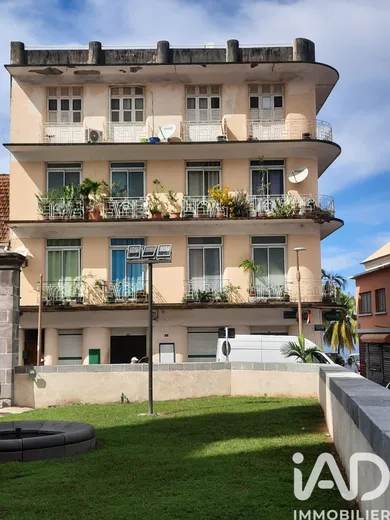 Building in Saint-Pierre (97250)