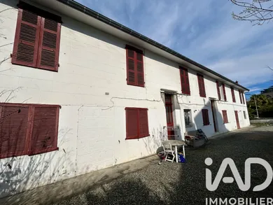 Building in Pau (64000)