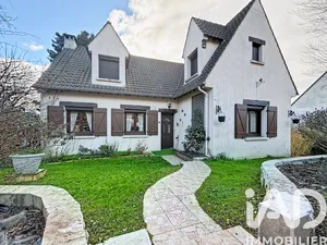 Traditional house in Pringy (77310)