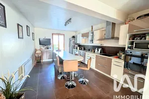 Maison à Combs-la-Ville (77380)