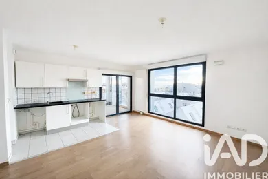Apartment in Bordeaux (33300)