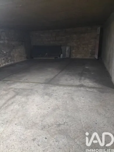 Parking à Paris (75011)