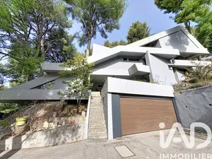 Architectural house in Allauch (13190)