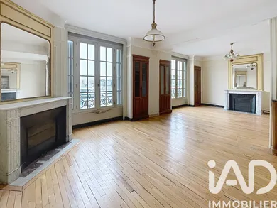 Apartment in Paris (75011)