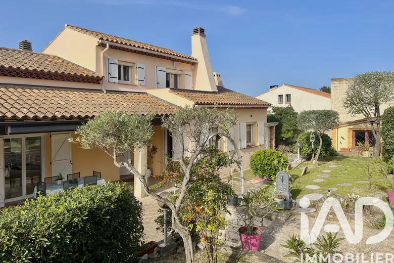 Maison 9 pièces 220 m² · à Carnoux-en-Provence · 220 m² · 895 000 €