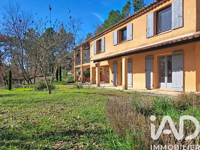 Maison à Saint-Paul-en-Forêt (83440)