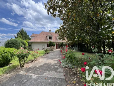 Traditional house in Le Vernet (03200)