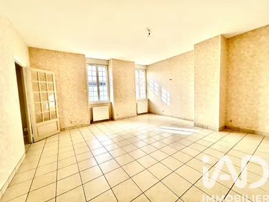Townhouse in Villeneuve-sur-Yonne (89500)