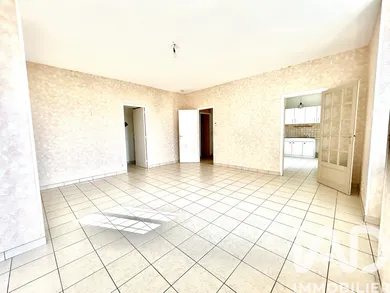 Townhouse in Villeneuve-sur-Yonne (89500)