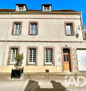 Townhouse in Villeneuve-sur-Yonne (89500)