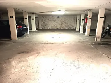 Parking in Paris (75010)