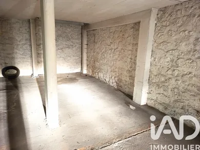 Parking in Paris (75010)