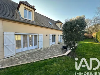 Architectural house in Longpont-sur-Orge (91310)