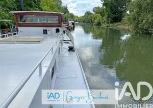 Barge in Poissy (78300)