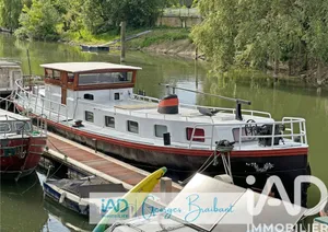 Barge in Poissy (78300)
