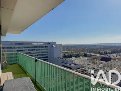 Apartment in Puteaux (92800)