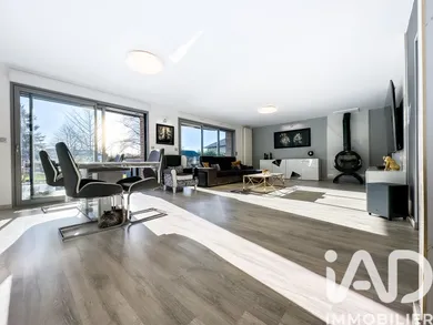 Architectural house in Petite-Forêt (59494)