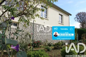 House in Neau (53150)