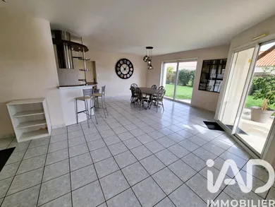 Detached house in Les Herbiers (85500)
