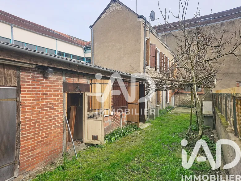 Maison 5 pièces 81 m² · à Vierzon · 80,7 m² · 51 000 €