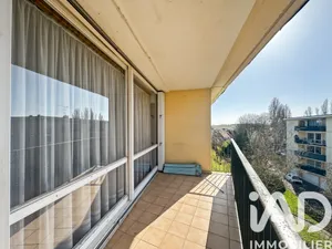 Apartment in Ballainvilliers (91160)