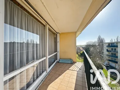 Apartment in Ballainvilliers (91160)