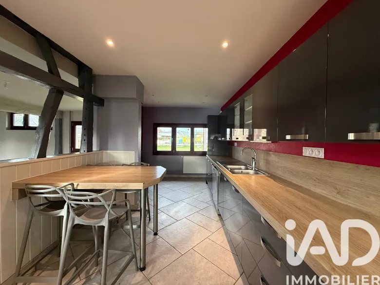 Maison 11 pièces 220 m² · à Rocquemont · 220 m² · 240 000 €