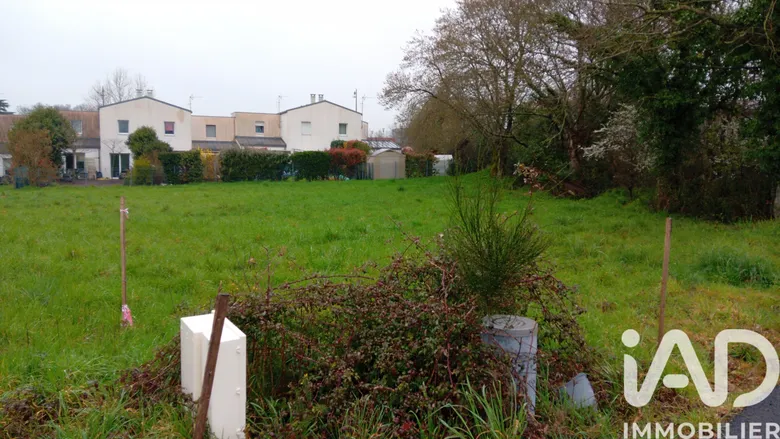 Terrain à bâtir à Couëron (44220) · 143 600 €