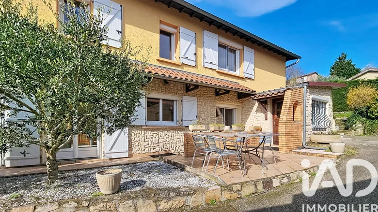 Maison 9 pièces 194 m² · à Saint-Clair-du-Rhône · 194 m² · 420 000 €
