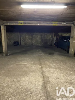 Parking in Paris (75020)