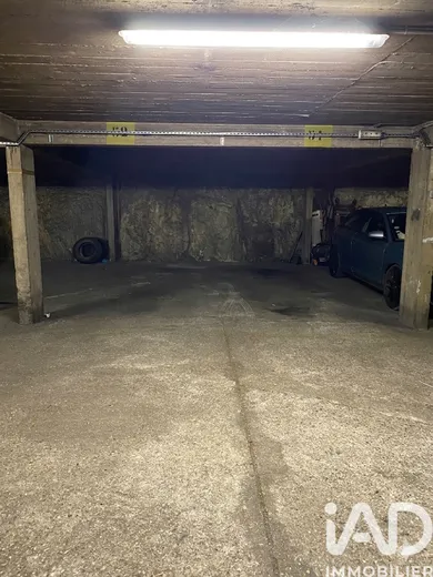 Parking à Paris (75020)