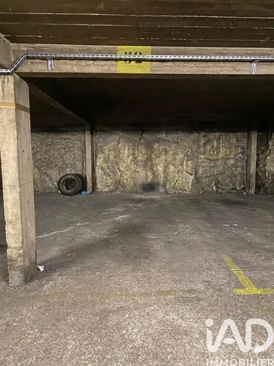 Parking à Paris (75020)