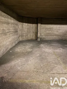 Parking à Paris (75020)