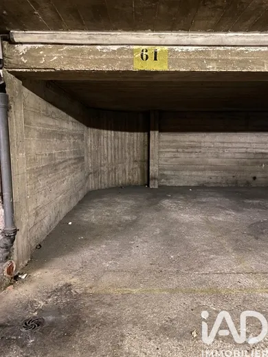 Parking in Paris (75020)