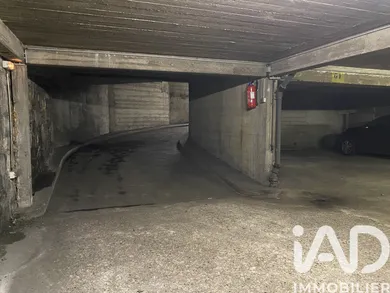 Parking à Paris (75020)