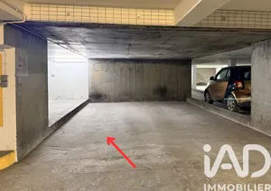 Parking à Paris (75011)
