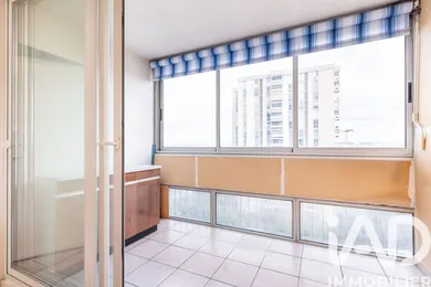 Apartment in Bron (69500)