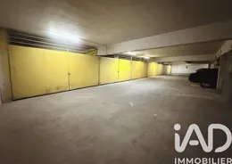 Parking à Paris (75018)